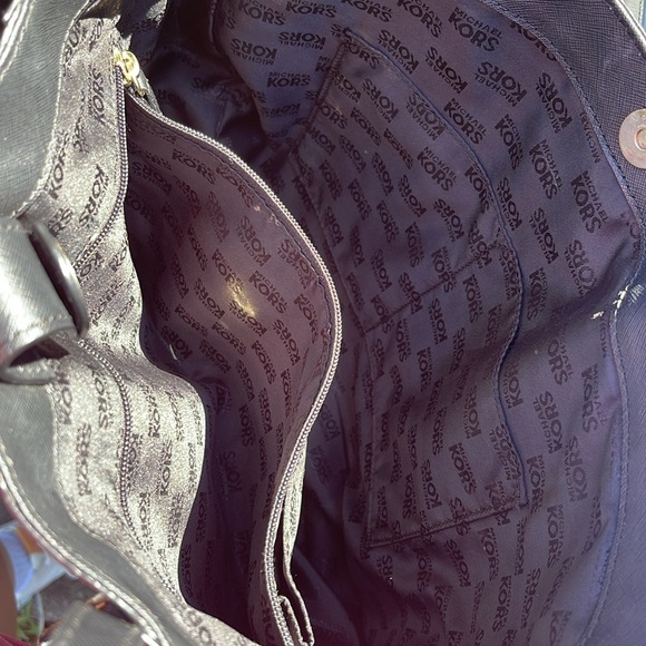 Black Micheal kors tote purse with gold emblem - Picture 3 of 9